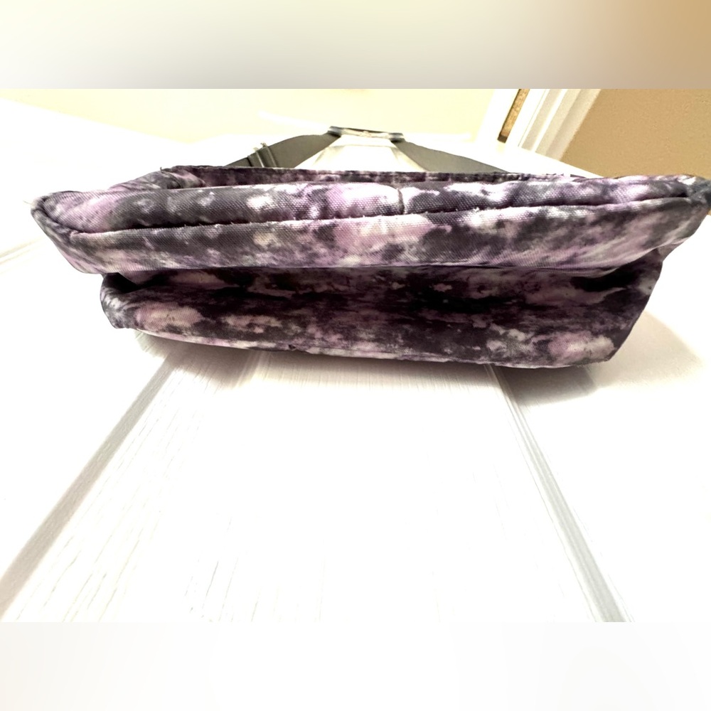 Baggallini Crossbody Shoulder Bag Tie Dye Purple Gray Print 10"x7" Purse - Picture 11 of 13